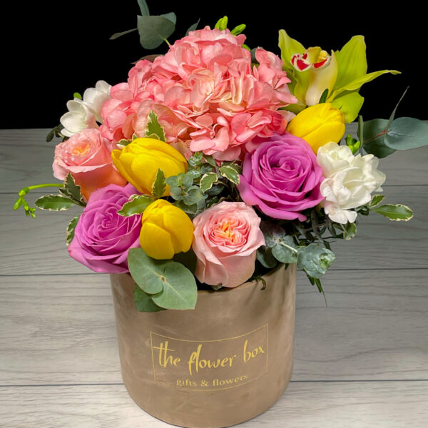 Aranjament floral Bucurie la cutie Florarie Targoviste Livrare Flori Targoviste