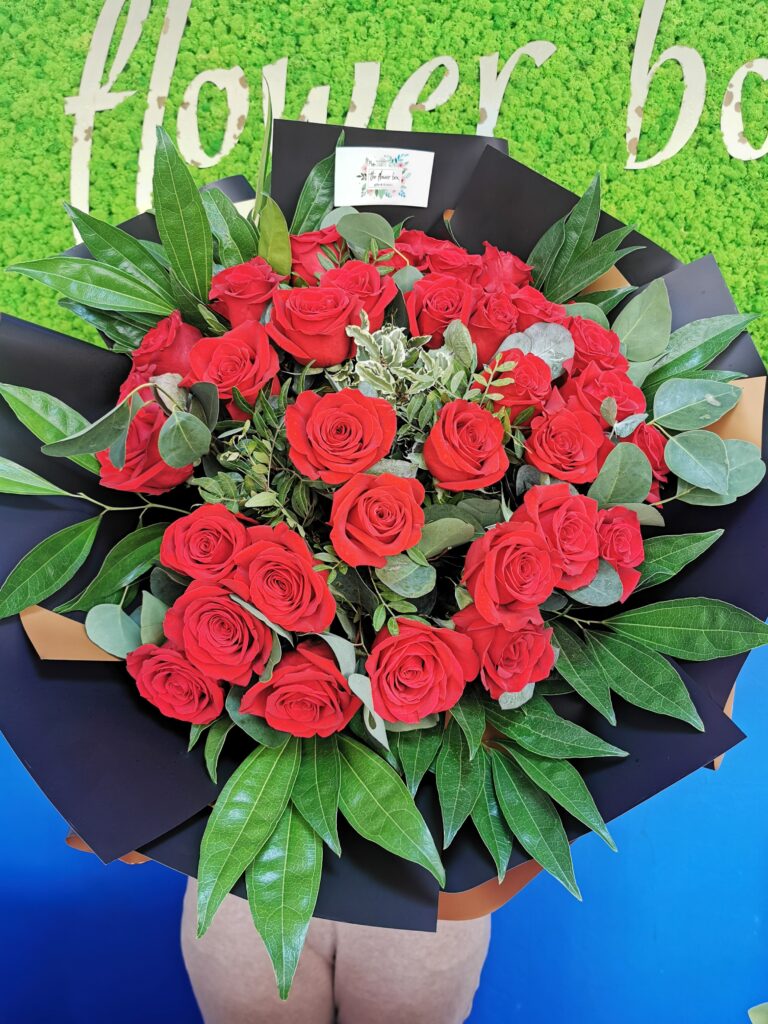 Buchet Gigant cu 35 Trandafiri Premium
