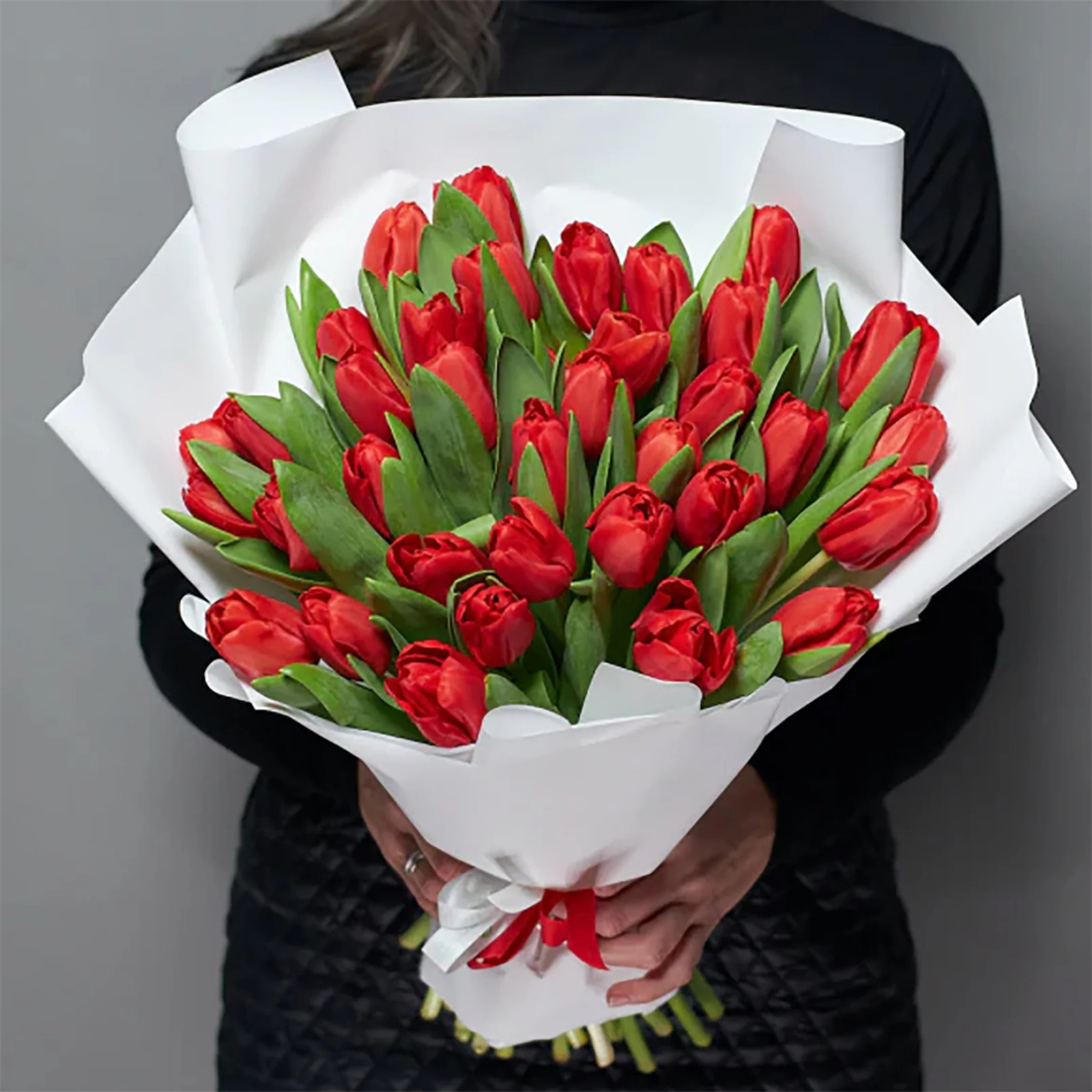 Buchet 51 lalele rosii Florarie Targoviste Livrare Flori Targoviste